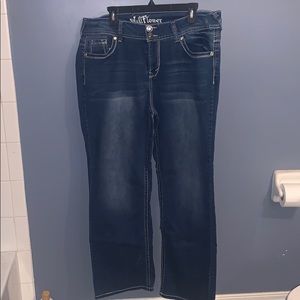 Jeans with pocket detail